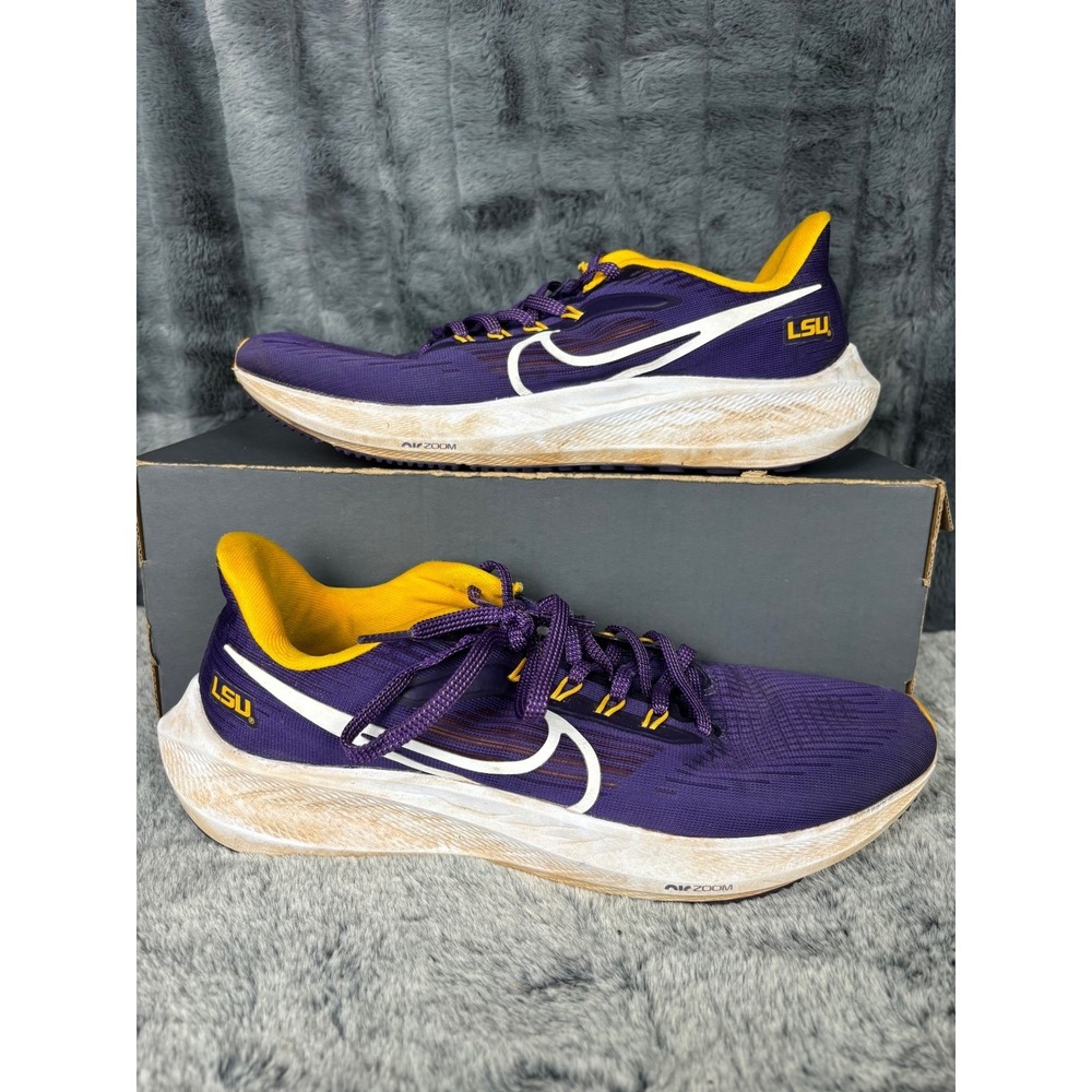 Nike Air Zoom Pegasus 39 LSU Tigers Purple Gold Running Shoe DR1968-500 Mens 8.5